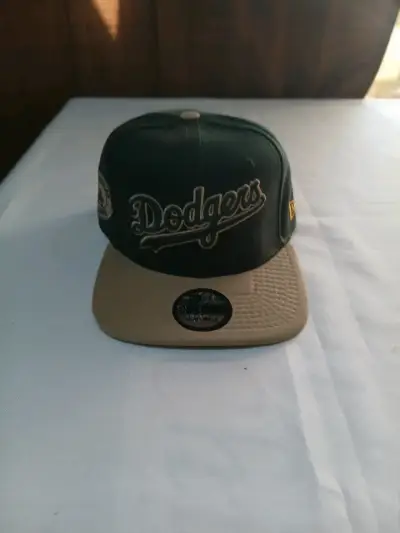 Gorra New Era Dodgers verde y beige - miniatura 1
