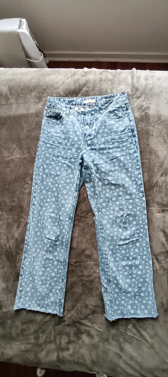 Jeans de mujer con estampado floral