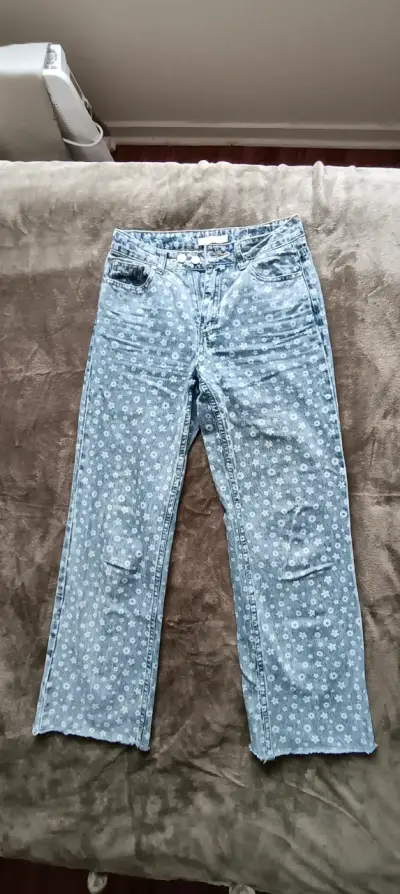 Jeans de mujer con estampado floral - miniatura 1