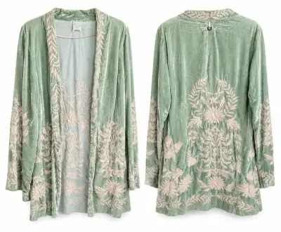 Kimono de terciopelo verde con bordado floral - miniatura 1