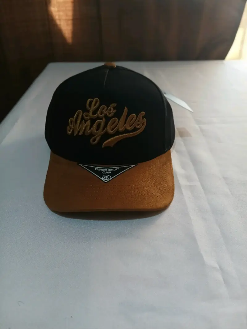 Gorra de béisbol negra con letra B bordada - 2