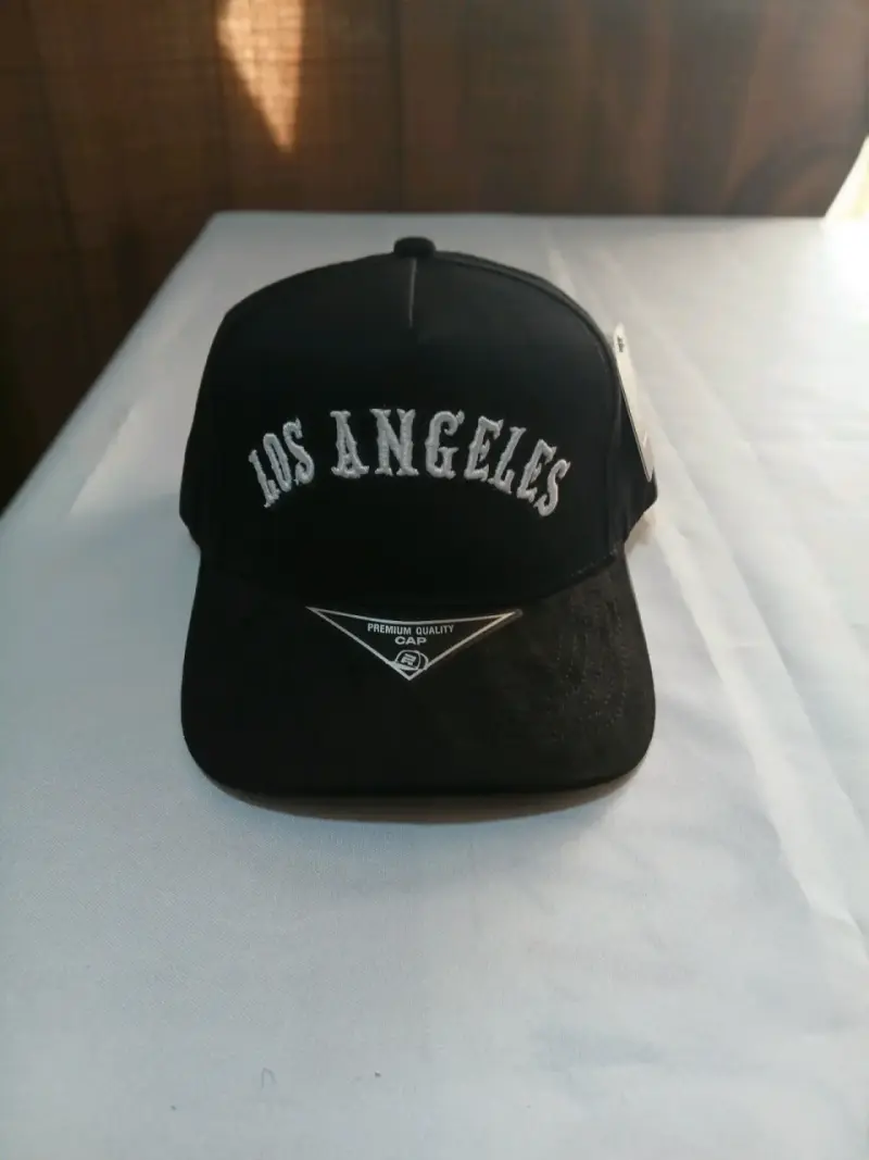 Gorra de béisbol negra con letra B bordada - 5