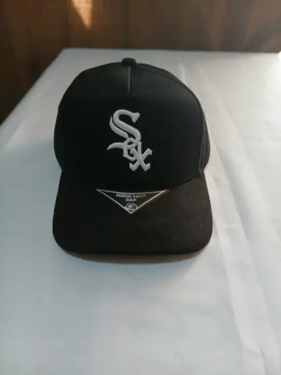 Gorra de béisbol negra con letra B bordada - miniatura 6