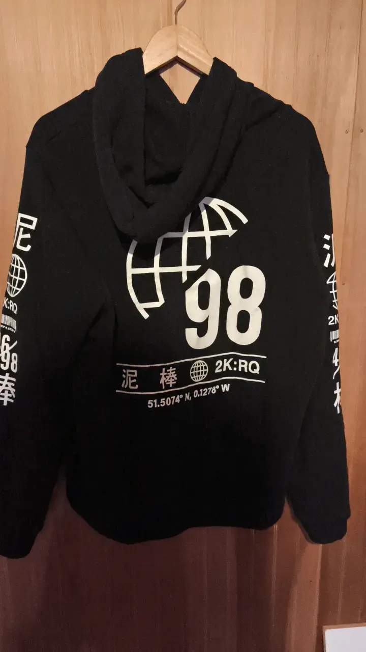 Polerón negro con diseño gráfico SKTB01 - 4