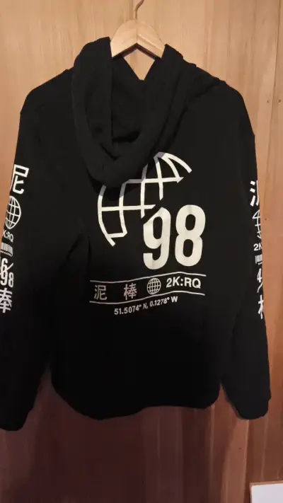 Polerón negro con diseño gráfico SKTB01 - miniatura 4