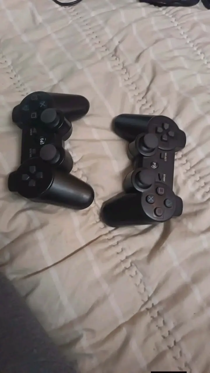 Consola PS3 con dos controles y juegos Call of Duty - 2