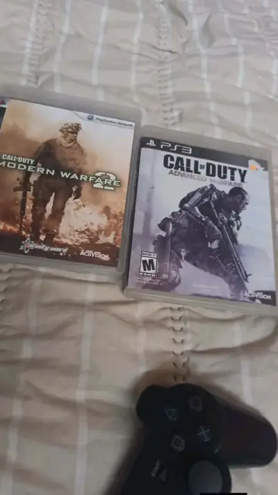Consola PS3 con dos controles y juegos Call of Duty - miniatura 3