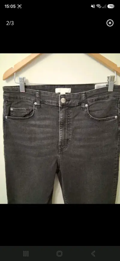 Jeans negros ajustados para mujer - miniatura 2