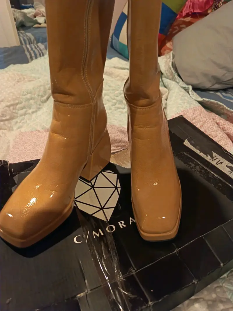 Botas altas de cuero sintético color arena - 6