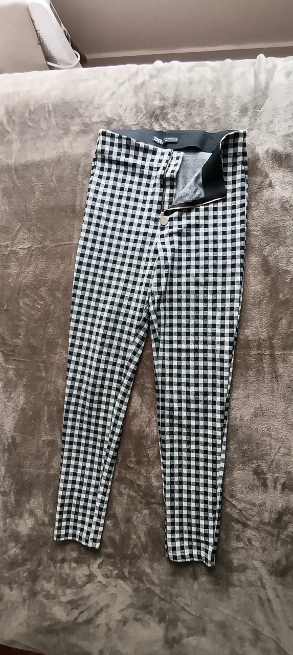 Pantalones a cuadros blanco y negro para mujer