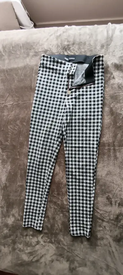Pantalones a cuadros blanco y negro para mujer - miniatura 1