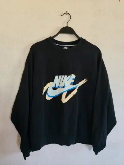 Polerón Nike negro con logo estampado - miniatura 1