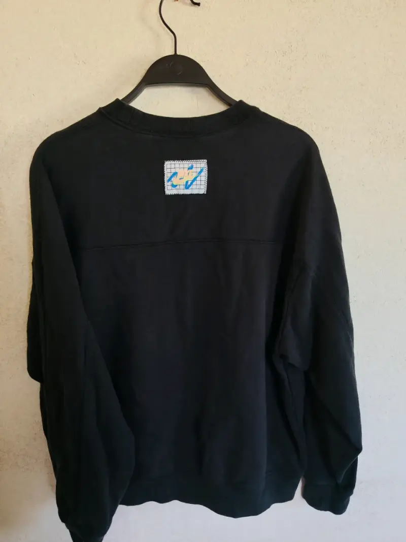 Polerón Nike negro con logo estampado - 4