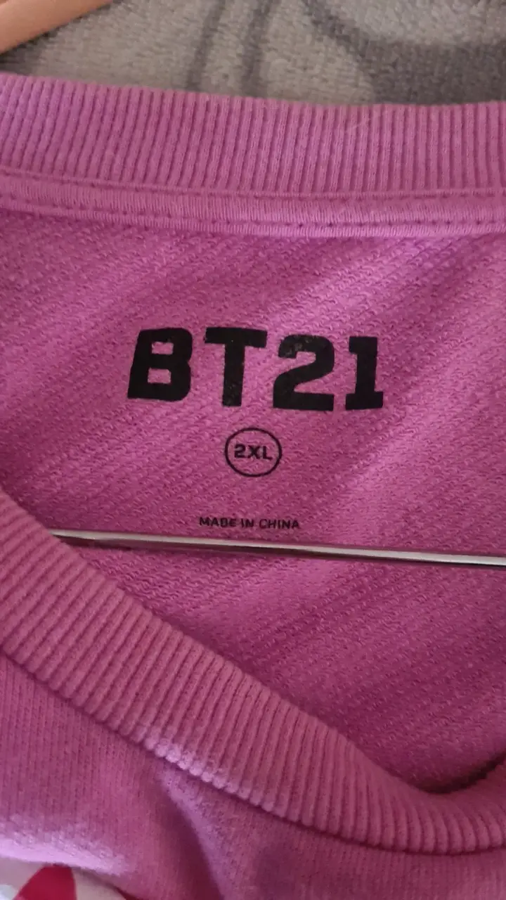 Polerón rosa con los personajes de BT21 - 3