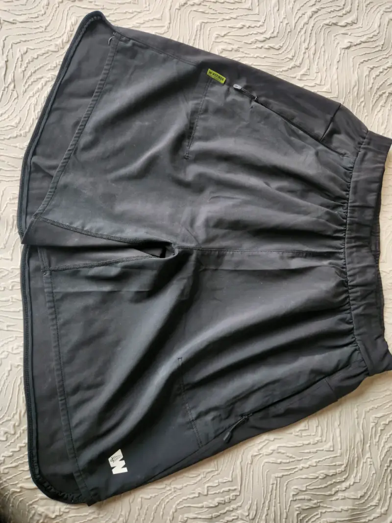 Shorts deportivos negros para hombre