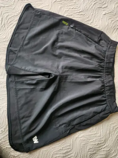 Shorts deportivos negros para hombre - miniatura 1