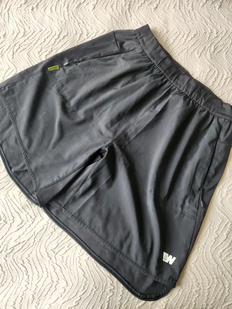 Shorts deportivos negros para hombre - 2