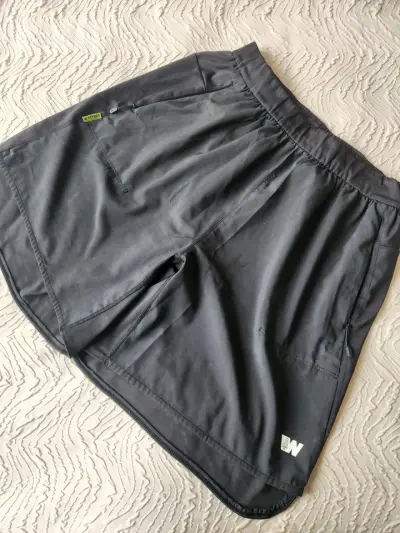 Shorts deportivos negros para hombre - miniatura 2