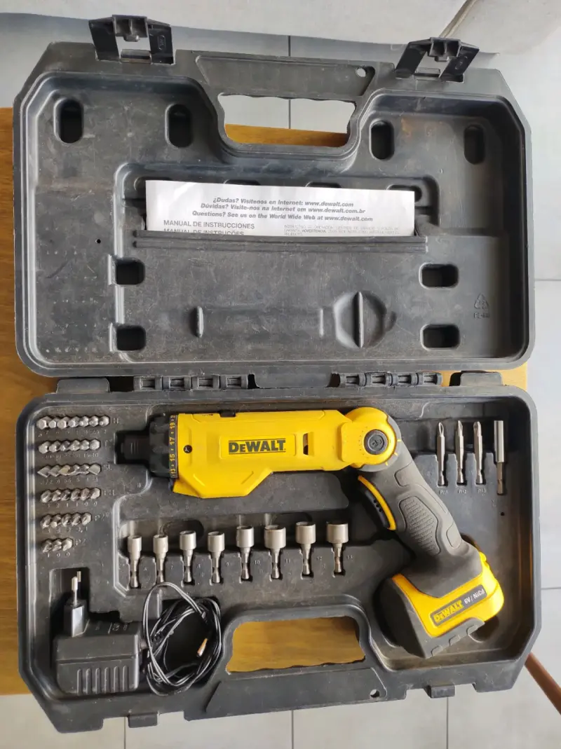 Destornillador Inalámbrico DeWalt con Accesorios