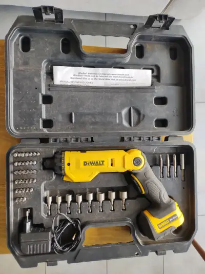 Destornillador Inalámbrico DeWalt con Accesorios - miniatura 1
