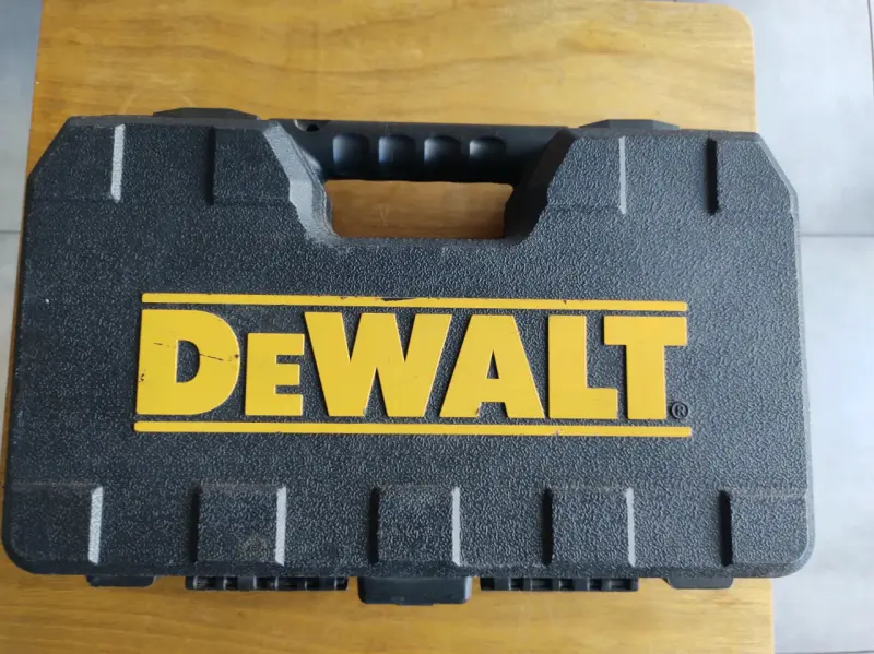 Destornillador Inalámbrico DeWalt con Accesorios - 3