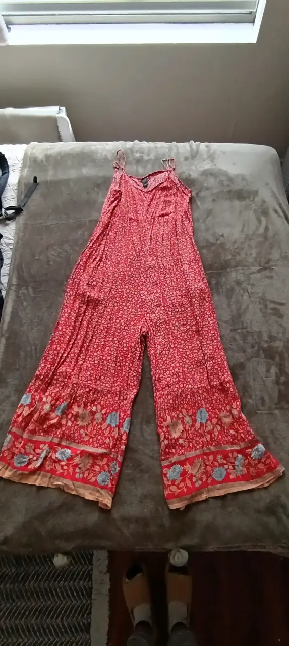 Enterito largo rojo con estampado floral