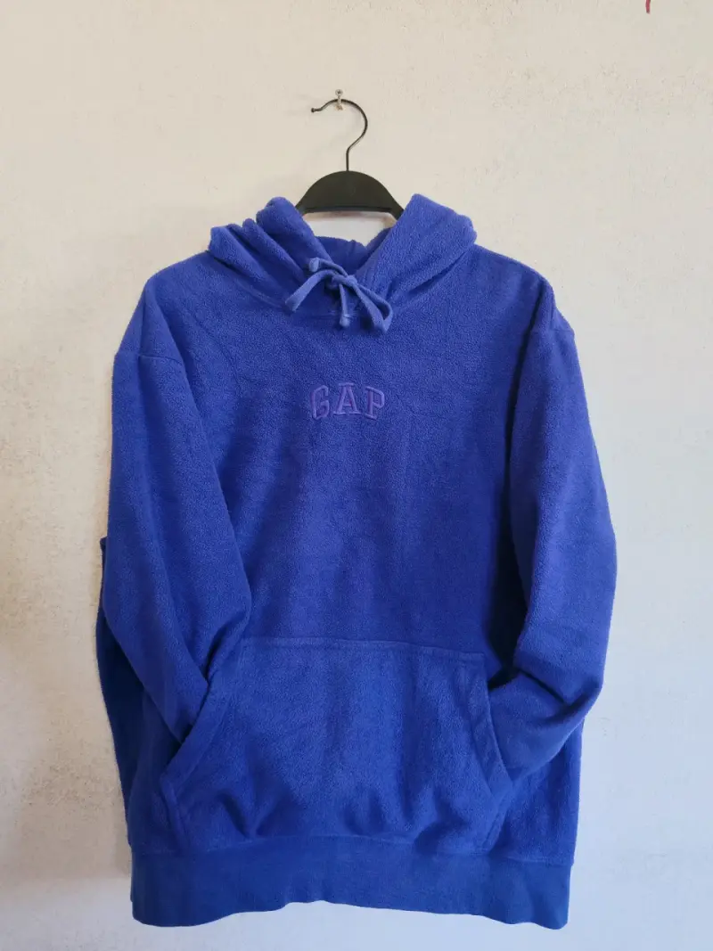 Polerón azul con capucha GAP