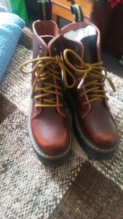 Botas de cuero marrón con suela gruesa - miniatura 2