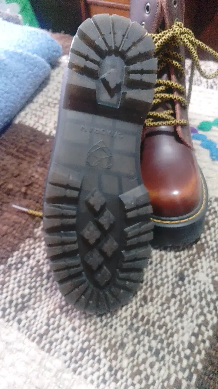 Botas de cuero marrón con suela gruesa - 3