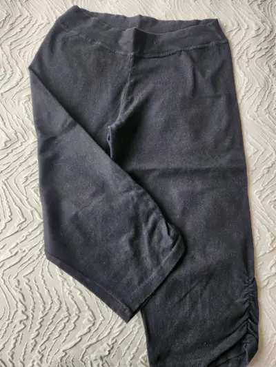 Leggings negros para mujer con detalle fruncido - miniatura 1