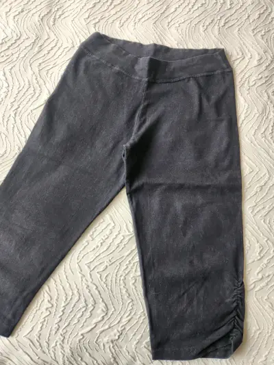 Leggings negros para mujer con detalle fruncido - miniatura 2
