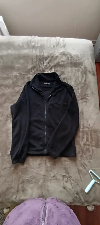 Chaqueta polar negra con cierre - miniatura 1