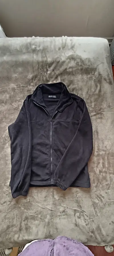 Chaqueta polar negra con cierre - miniatura 2