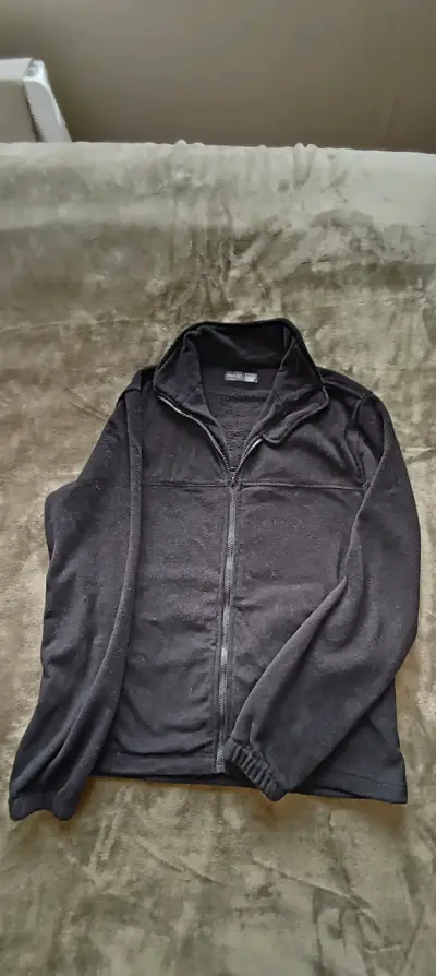 Chaqueta polar negra con cierre - miniatura 3