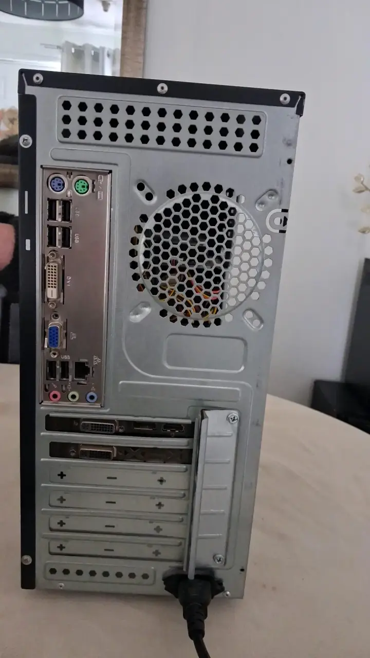 Computador de Escritorio con