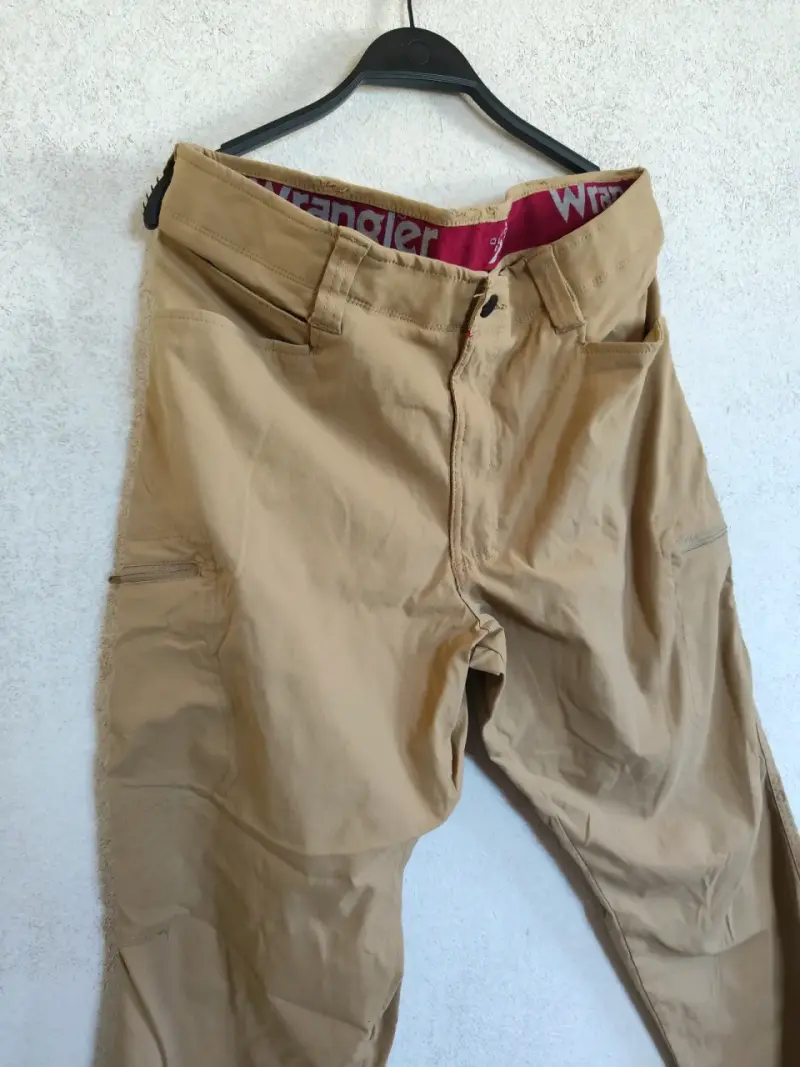 Pantalones cargo beige Wrangler para mujer - 2