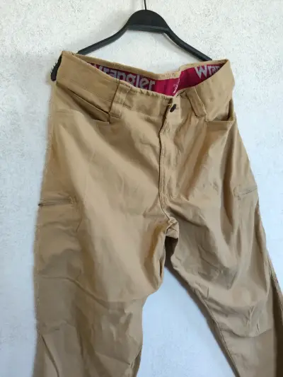 Pantalones cargo beige Wrangler para mujer - miniatura 2