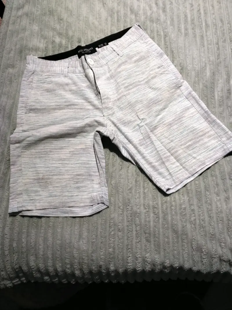 Bermudas grises para hombre