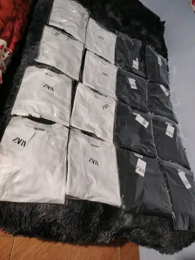 POLERAS ZARA BLANCA Y NEGRO🔥👕📩 - miniatura 2