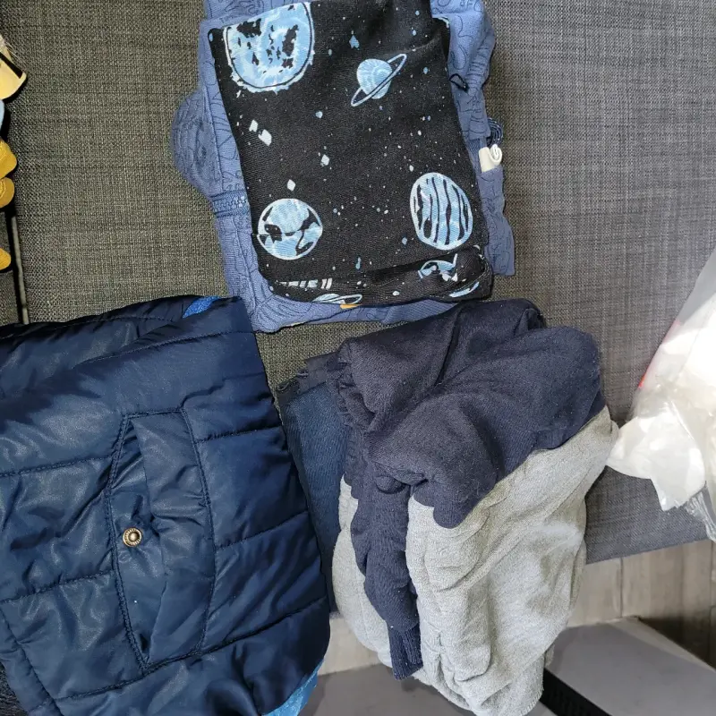 Lote de ropa infantil variada en buen estado