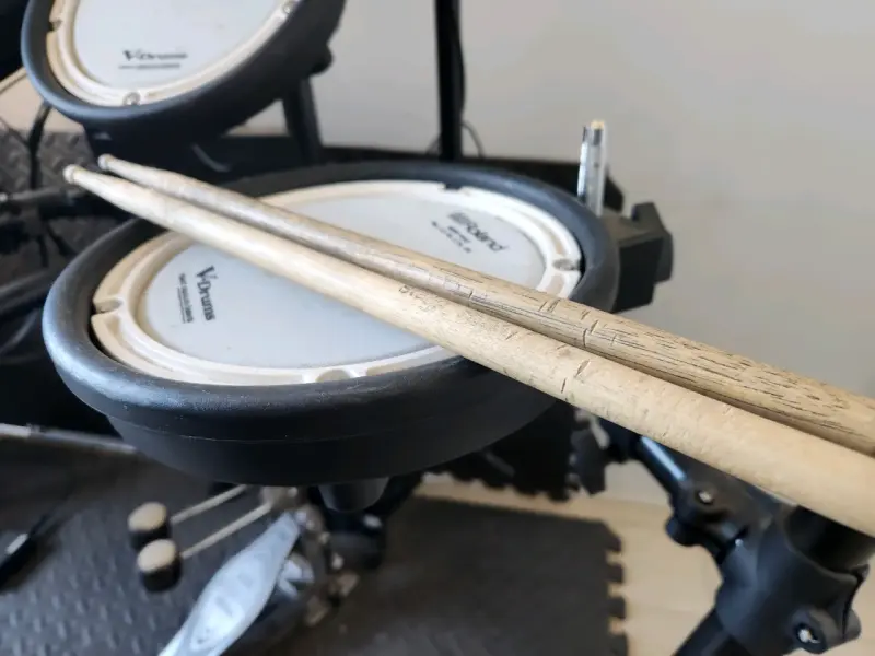 Batería Electrónica Roland V-Drums con Pedal Tama