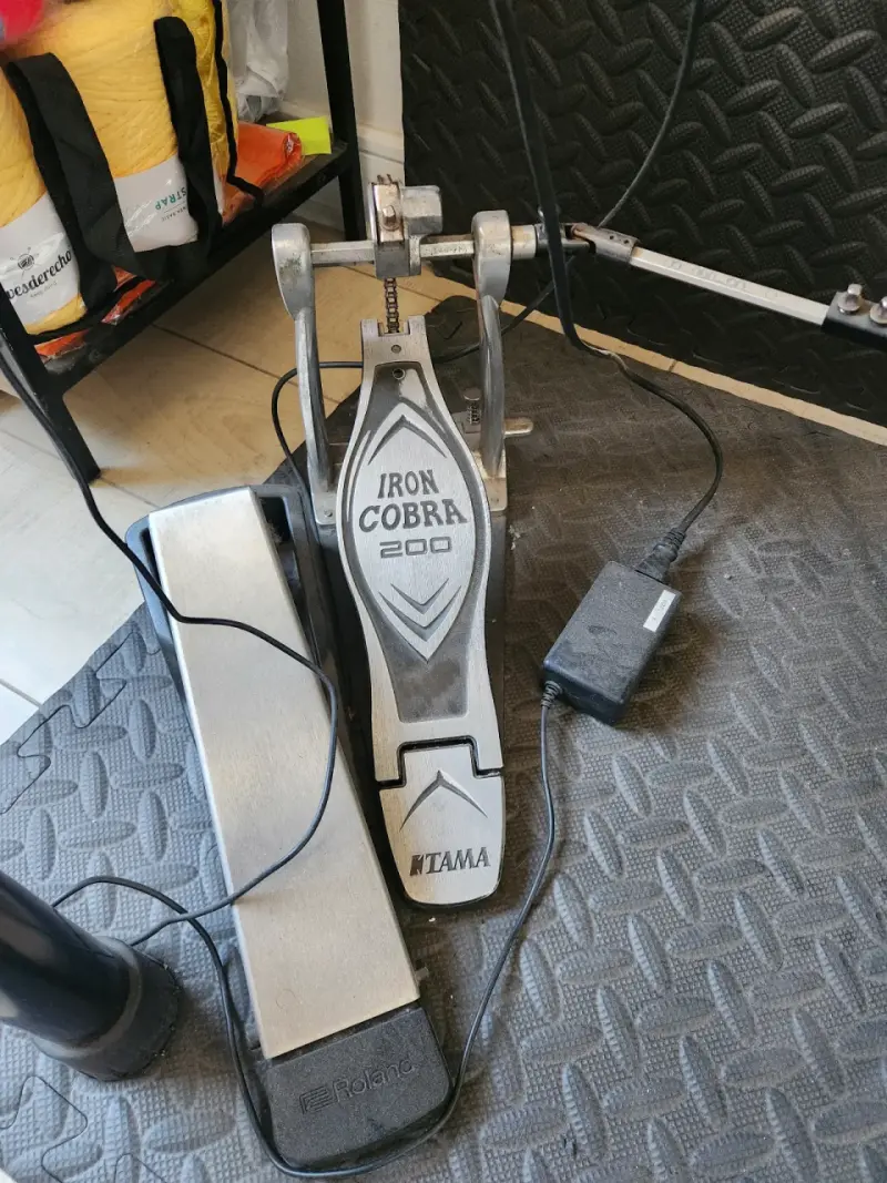 Batería Electrónica Roland V-Drums con Pedal Tama - 2