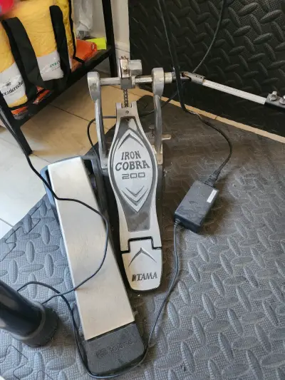 Batería Electrónica Roland V-Drums con Pedal Tama - miniatura 2