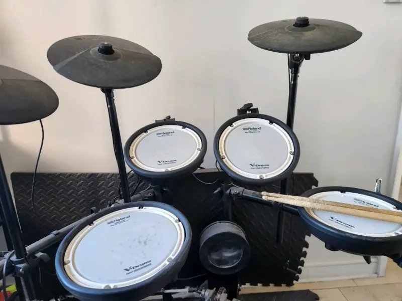 Batería Electrónica Roland V-Drums con Pedal Tama - 4