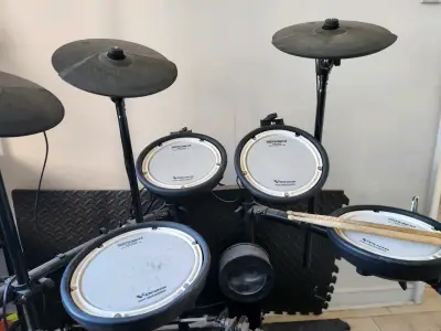 Batería Electrónica Roland V-Drums con Pedal Tama - miniatura 4