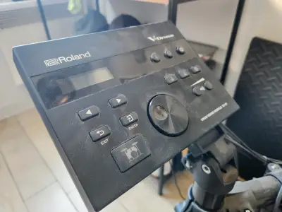 Batería Electrónica Roland V-Drums con Pedal Tama - miniatura 5