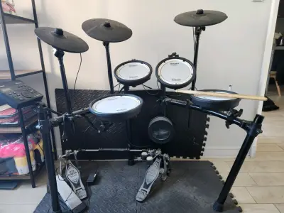 Batería Electrónica Roland V-Drums con Pedal Tama - miniatura 6