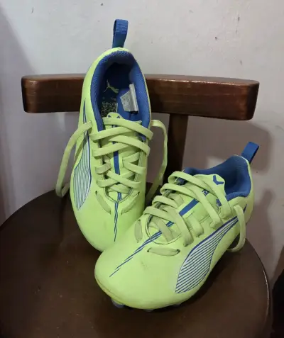 Zapatillas de fútbol Puma verdes para niños - miniatura 1
