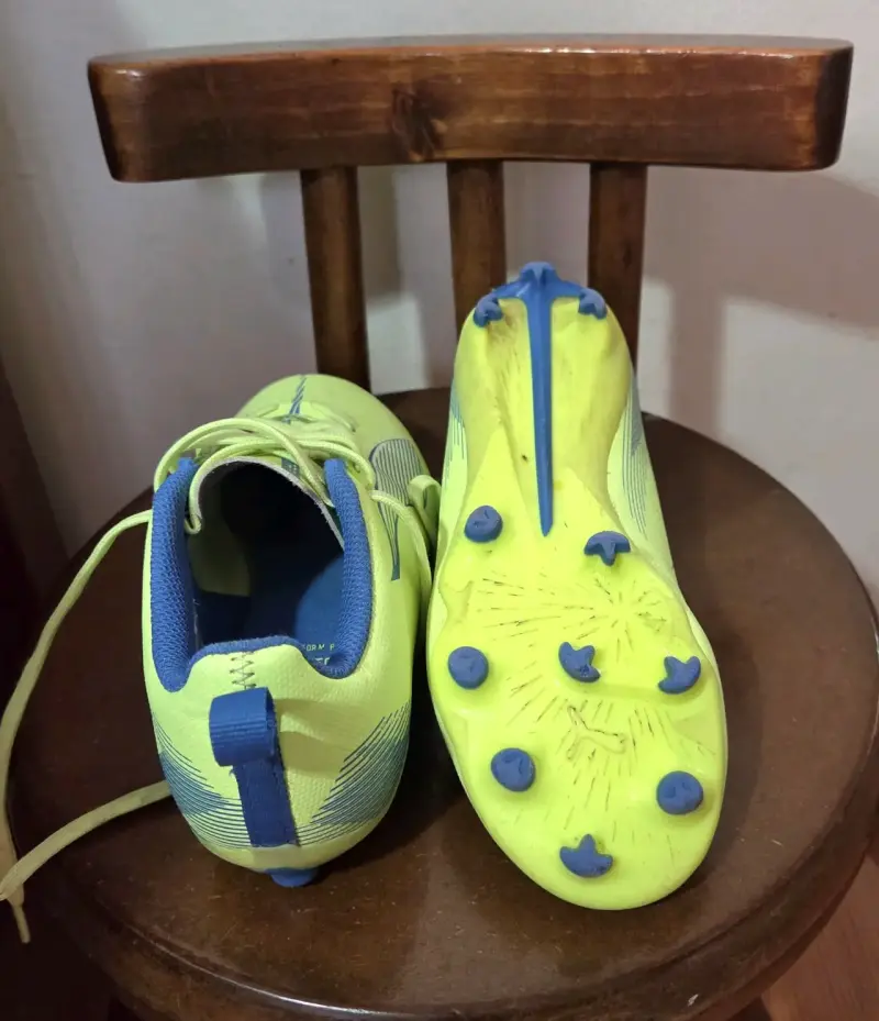 Zapatillas de fútbol Puma verdes para niños - 2
