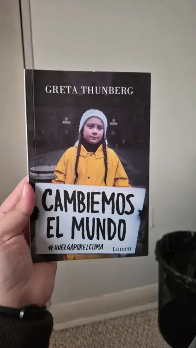 Libro 'Cambiemos el Mundo' de Greta Thunberg - miniatura 1
